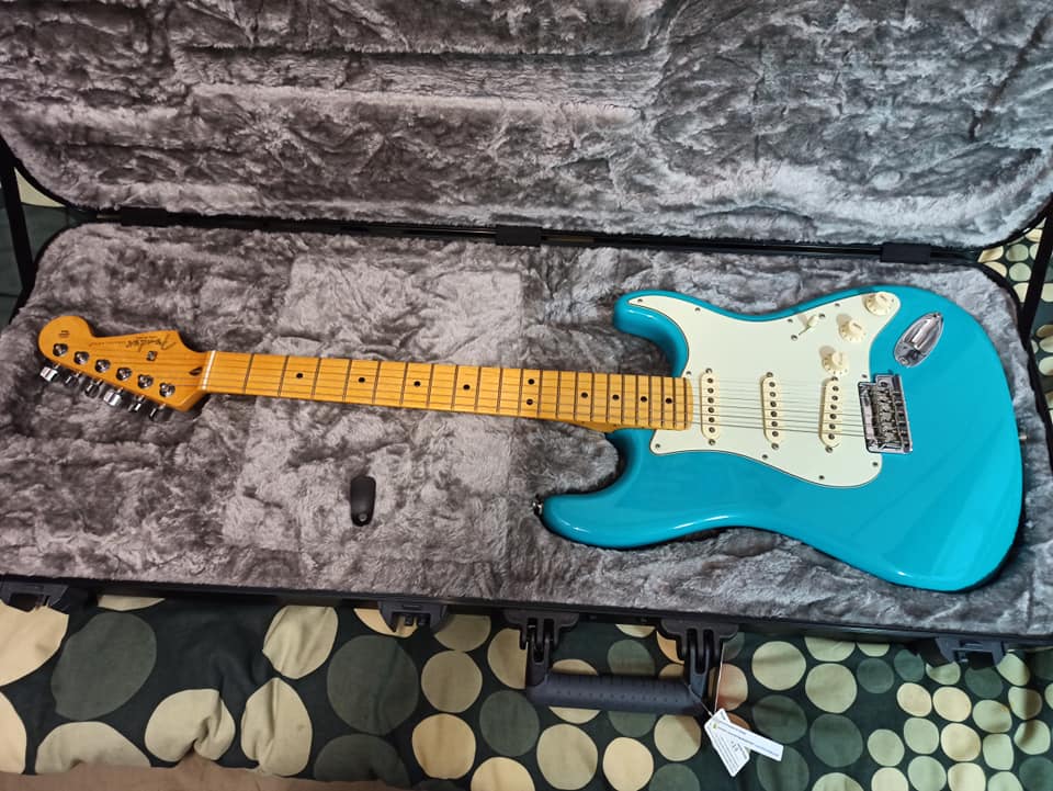 Fender American Professional II (Miami Blue) (邁阿密藍)