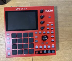 AKAI MPC ONE + Plus 鼓機 音色 取樣機 嘻哈 編曲 錄音 +UDG 專用case